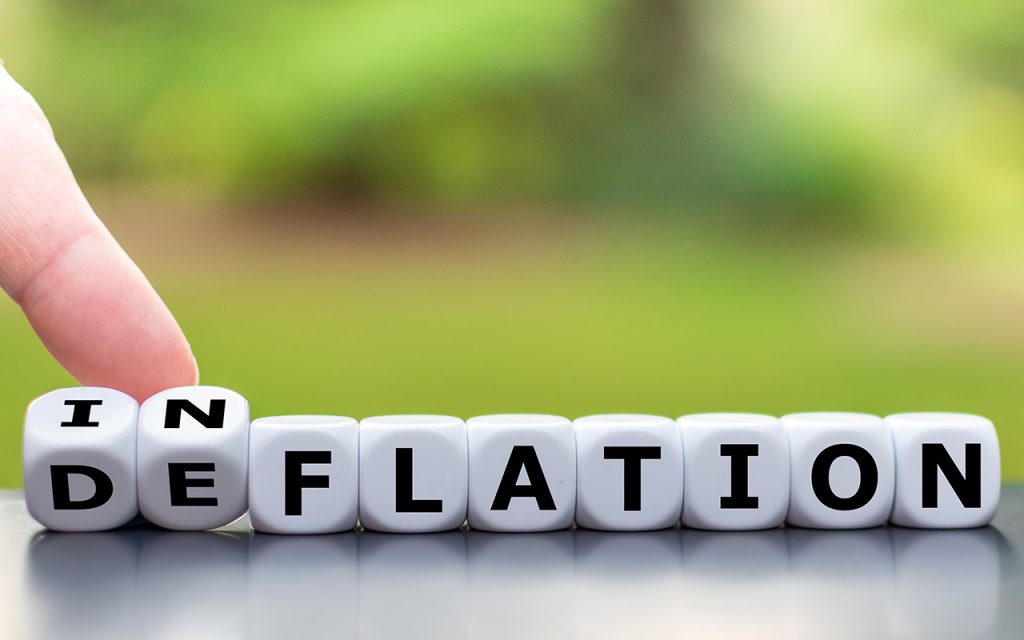 ตัวอักษรภาษาอังกฤษเรียงต่อกันเป็นคำว่า deflation แปลว่า ภาวะเงินฝืด